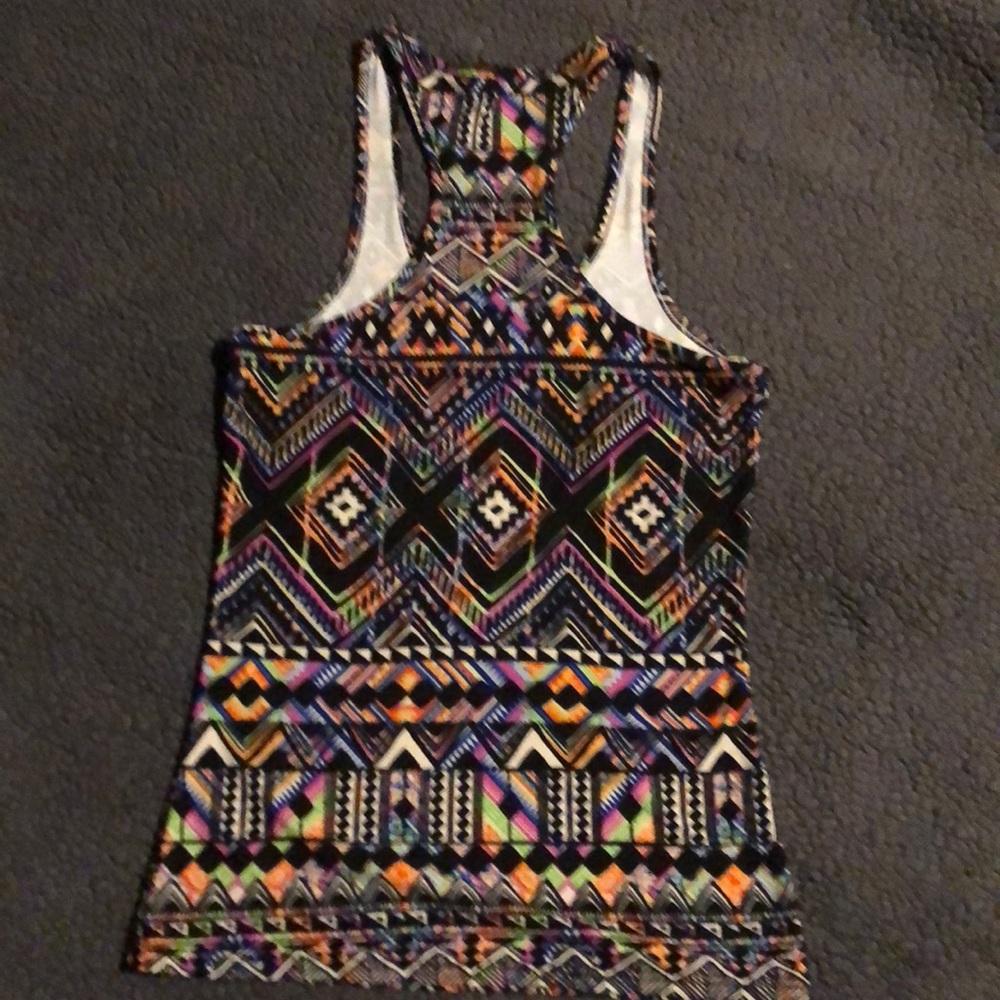 Patterned Razorback tank top - Picture 2 of 4